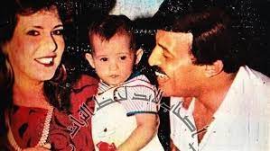 من هو زوج الفنانة دنيا سمير غانم الثاني ؟، دنيا سمير غانم من مشاهير الوسط الفني في جمهورية مصر العربية وفي الوطن العربي كله، تألقت ولمعت في مجال الفن منذ سن صغير وهي فنانة متعددة المواهب تتميز بصوتها الجميل وخفة الدم. Ø§Ù„Ø¨ÙˆØ§Ø¨Ø© Ù†ÙŠÙˆØ² ØµÙˆØ±Ø© Ø¯Ù†ÙŠØ§ Ø³Ù…ÙŠØ± ØºØ§Ù†Ù… Ø·ÙÙ„Ø© Ø¨Ø¬Ø§Ù†Ø¨ ÙˆØ§Ù„Ø¯ÙŠÙ‡Ø§