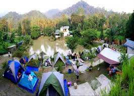 Semasa tidur di malam di chalet kami, kami masih dapat mendengar suara sungai.kami berasa sangat tenang dengan lokasi penginapan di laman jentayu resort ialah pilihan yang baik apabila anda melawat hulu langat. Hulu Langat Home Stay Eco Farm Campsite Mcc Outdoor