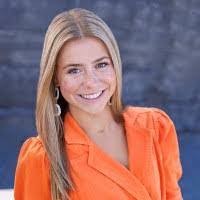 Lynette Travis's Instagram, Twitter & Facebook