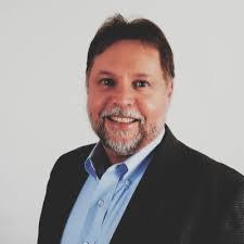 Elaina Shelton's Instagram, Twitter & Facebook