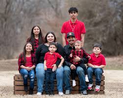 Family portraits are very popular in our studio. 21 Family Portrait Ideas For Gorgeous Photos