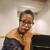 Gloria Sumpter's Instagram, Twitter & Facebook