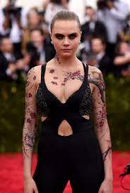 How many tattoos does cara delevingne have and what do they mean? How Cara Delevingne Totally Changed The Game With Her Amazing Met Gala Tattoos Cara Delevingne Tattoo Cara Delevingne Madchen Tattoos