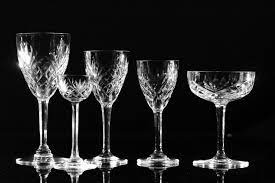 98 % des verres progressifs ne s'adaptent pas parfaitement à l'oeil. Service De Verres En Cristal Grave De Saint Louis Modele Chantilly Flutes Coupes Gobelets Verres A Vin Services Verres Anciens