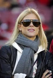 In an interview with people magazine, elin nordegren denied claims that she had hit him with a golf club, and said she had tried to save their marriage. Details Of Tiger Woods Ex Wife And Their Divorce