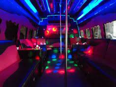 Un ejemplo de ceteris paribus en economía es cuando los precios suben a medida que la demanda supera la oferta, cuando todos los demás factores están descalificados del análisis, según investopedia. 21 Ideas De Party Bus Party Bus Bus Fiestas De Quince Anos