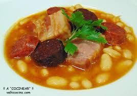 No he puesto cantidades, evidentemente, a si vas a cocinar gambas y están congeladas si las descongelas previamente a cocinarlas, siempre van. Potaje De Habichuelas O Alubias Blancas En Crudo A Cocinear Recetas Valkicocina Com