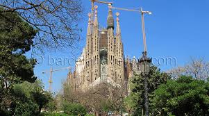 We spent a few minutes sitting in the shade of the street trees and admired the church's beautiful appearance. Barcelona 2021 Pictures La Sagrada Familia Church
