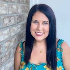 Cynthia Mach's Instagram, Twitter & Facebook