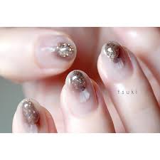 絵 nail t s u k i on instagram ゆらゆら 泳ぐ 金魚 のような デザイン ベースも ほんのりグレーが 可愛い 何層にも重なって ストーン要らず キラキラして 可愛い ネイルのアイデア ネイルデザイン ネイル