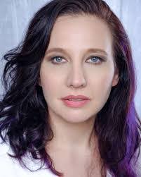 Saundra Curry's Instagram, Twitter & Facebook