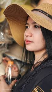 印尼小姐美目盼兮巧笑倩兮大方漂亮