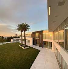 Best bedrooms in the one giga mansion la. Inside The One The Biggest House In Los Angeles Dirt
