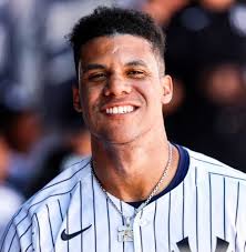 Juan Soto's record $765M contract with the Mets includes: • No. 22 jersey •  Luxury suite at Citi Field • 4 premium seats per home game • $500K for MVP,  $1M for