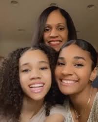 🎉 Big shoutout to Maureen Sadler who is celebrating an incredible 20 YEARS  with JLL! 🎊 From executive assistant to marketing to flex to retail  leasing, Maureen has fearlessly tackled challenges and