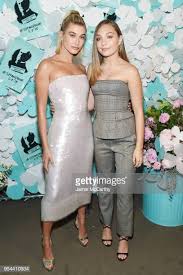 Tiffany Co 2018 Spring Campaign Believe In Dreams Hailey Baldwin And Maddie Ziegler Attend The Tiffany Co Paper Maddie Ziegler Maddie Dance Moms Maddie