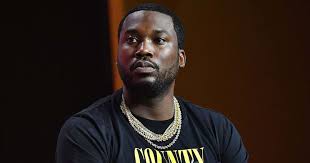 Mill garnered the bet award nomination in 2015 for the song 'dumb'. What Is Meek Mill Worth Rapper Gives Street Kids 20 Bill To Split Internet Says Never Seen Such Stupidity Meaww