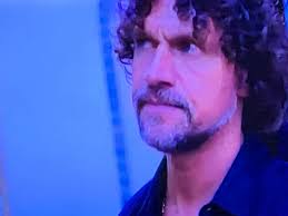 Lala wants to flirt with Valderma calling him a handsome man and wondering  about him. He said he is in a funeral and not and not an art gallery