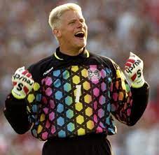 In de jaren 1992 en 1993 werd de deen uitgeroepen door de uefa tot de beste keeper van europa. Designsunden Torhuter Im Modischen Abseits Bilder Fotos Welt