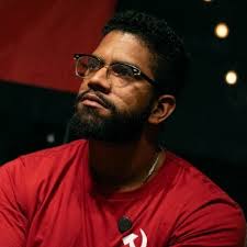 No último mês o político foi ao podcast “Mano a Mano”. Na ocasião, o rapper  Mano Brown disse que votaria em Jones para presidente e que faria campanha  para o intelectual.” Fonte: