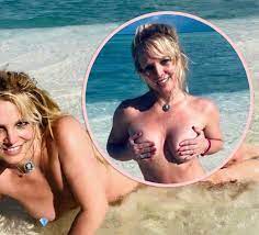 Britney Spears Poses Totally Naked For Sexy AF Beach Photos!! - Perez Hilton