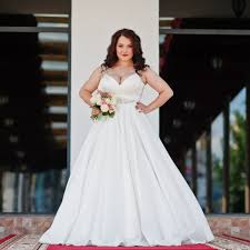 Voici mon top 10 des plus belles robes de mariée, ouvrez bien grand vos yeux et enjoy ladies ! Mariage 2021 Les Plus Belles Robes De Mariee Grande Taille Femme Actuelle Le Mag