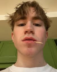 Bruce Waddell's Instagram, Twitter & Facebook