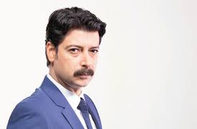 İlk orta ve lise eğitimini i̇zmit'te tamamladı. Erdinc Gulener Kimdir Kac Yasinda Ve Nereli
