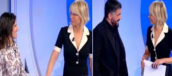 La terza puntata di c'è posta per te ti aspetta sabato 23 gennaio. Anticipazioni C E Posta Per Te Gattuso Ed Elisa Ospiti Da Maria De Filippi Video
