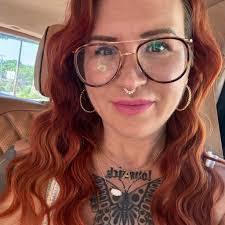 Amanda Bowen's Instagram, Twitter & Facebook