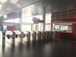 Pusat bandar puchong lrt istasyonu, biri tesco extra puchong'a, diğeri setia yürüyüşüne giden toplam iki giriş / çıkışa sahiptir. Kuala Lumpur Walk Pics Kuala Lumpur Lrt Pusat Bandar Puchong Station