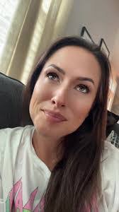 Jenna Oliver's Instagram, Twitter & Facebook