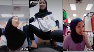 Mereka memakai kata kunci seperti nurul hidayah zip (lebih dari 100 ribu pencarian) dan nurul hidayah tik tok (lebih 70 ribu pencarian). Tik Tok Nurul Hidayah Yang Lagi Viral Auto Sagne Youtube