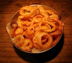 Onion Rings In Leckerster Panade Dailyvegan Rezept Lecker Lebensmittel Essen Gebackene Zwiebelringe