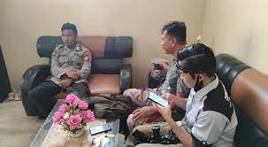 Ada kesamaan antara penghasilan prajurit tni dan personel polri. Ingin Pamer Ke Teman Wanita Seorang Remaja Mengaku Anggota Polri Telisik Id