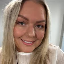 Pool Envy Adelaide customers please help me choose colour…. Pictures are so  hard, basically I like the light blue cross between aqua or turquoise or  sapphire? colours like a resort type thing