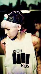 G dragon keith haring tattoo. Pin By Mylululittledeer On Lockscreen Kpop G Dragon G Dragon Crooked Bigbang