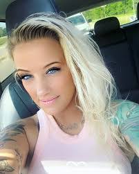 Samantha Benedict's Instagram, Twitter & Facebook