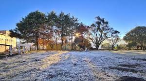 A onda de frio que atinge o país nesta semana, uma das mais intensas dos últimos cinco anos, está provocando uma queda. Neve A Vista Climatempo