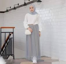 Beli kebaya couple online berkualitas dengan harga murah terbaru 2021 di tokopedia! Baju Abu Abu Muda Cocok Dengan Jilbab Warna Apa Desain Baju Modern