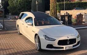 Aris creata dalla schettini autotrasformazioni sulla base dell'autovettura maserati ghibli nasce quasi da un'esigenza e una sfida che si è presentata nell'attesa della nuova mercedes benz w213 per offrire agli operatori del settore onoranze funebri un carro funebre prestigioso e allo stesso tempo sportivo, per andare anche incontro alla nuova. La Maserati Ghibli In Versione Carro Funebre Fa Discutere Sui Social Emiliano Delmenico Spiega Non E Destinata Ai Funerali Vip Una Mercedes Ci Sarebbe Costata Uguale Se Non Di Piu Avrei Voluto