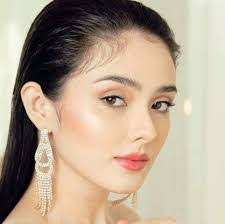 Janelle Lewis's Instagram, Twitter & Facebook