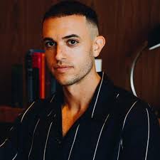 Daniel Snow's Instagram, Twitter & Facebook