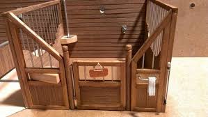 Im Bau Der Reitstall Pferdestall Ohm Deluxe Grins Fur Meine Nichte Diy Horse Barn Horse Diy Riding Stables