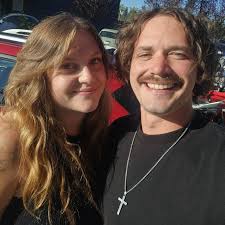 Can anyone help me clear up a blurry family photo?