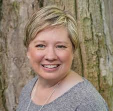 Robyn Whitlock's Instagram, Twitter & Facebook