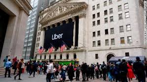 La cadena de tiendas de videojuegos gamestop duplicó su precio en bolsa en la sesión del miércoles, 27 de enero del 2021, en wall street, suma más de un 140% y se cambia por usd 357 por acción. Uber Debuta En El Mercado De Valores Cnn Video