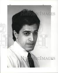 19833 Press Photo Tom Riccio