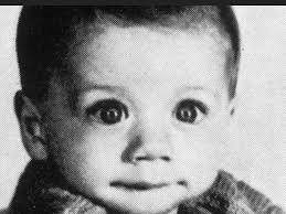 Who is the singer in the Stinson scene?