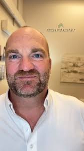 TOR Broker Spotlight Kyle Adriance @kyle.adriance 1. How many people are in  your family? There's my older brother, Kenton, in Atlanta, GA, my parents,  Steve and Lisa, in Northeastern PA, and I